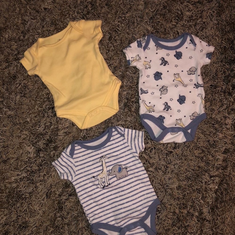 Three-piece short sleeve bodysuits